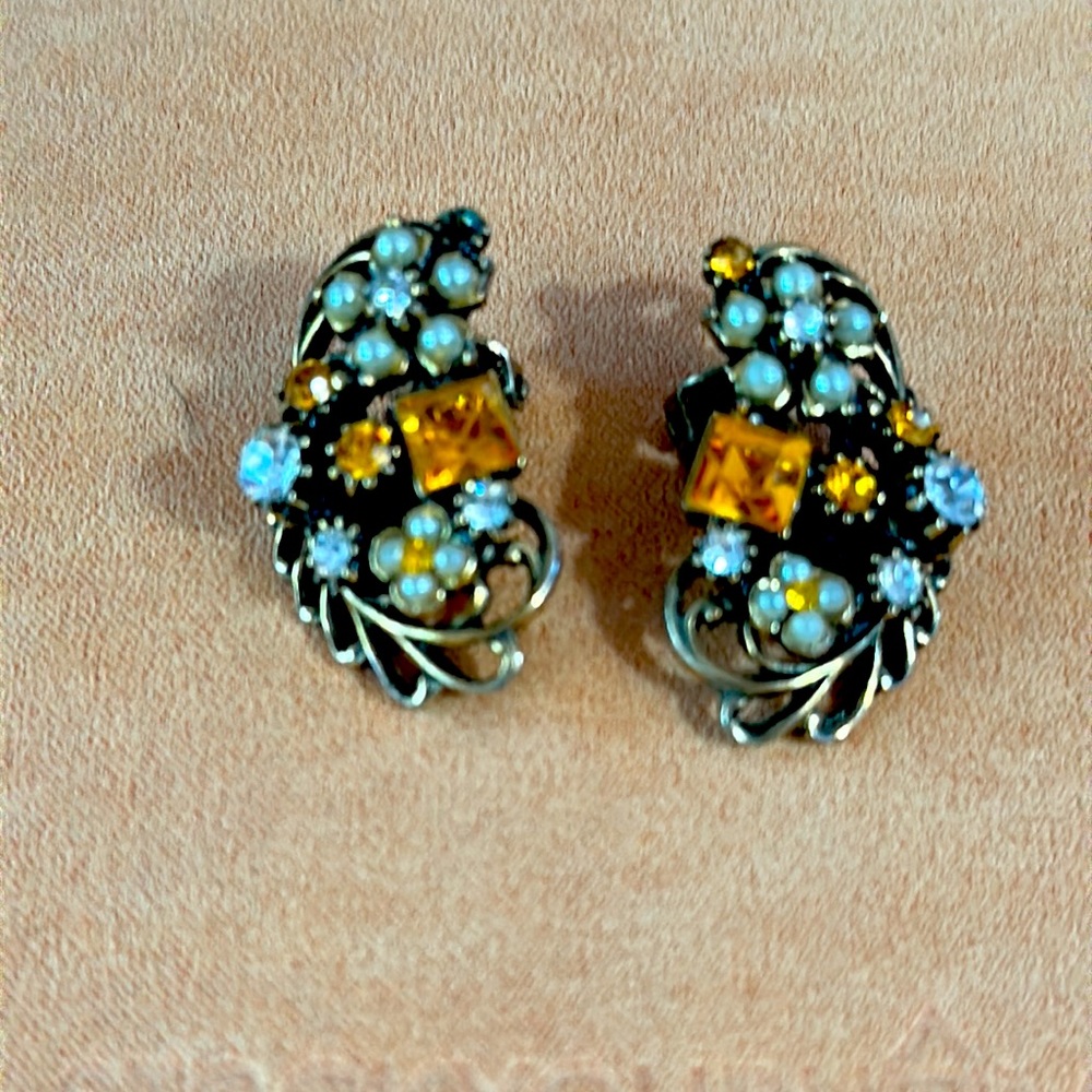 Vintage Seed Pearl and Coro Gold Topaz rhinestone Clip on Earring
